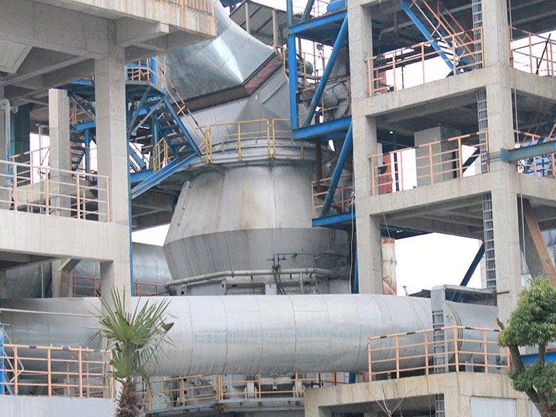 Vertical cement mill integrated into a grinding plant